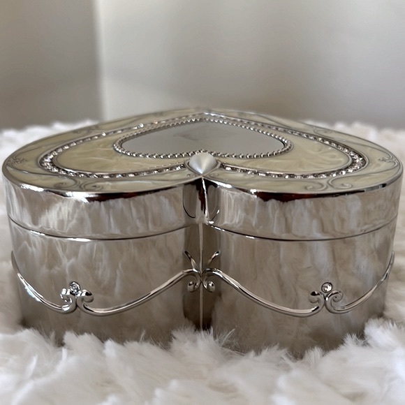 Things Remembered Initial J Jewelry Box Silver Regal Elegance Heart Keepsake Box - Picture 8 of 9